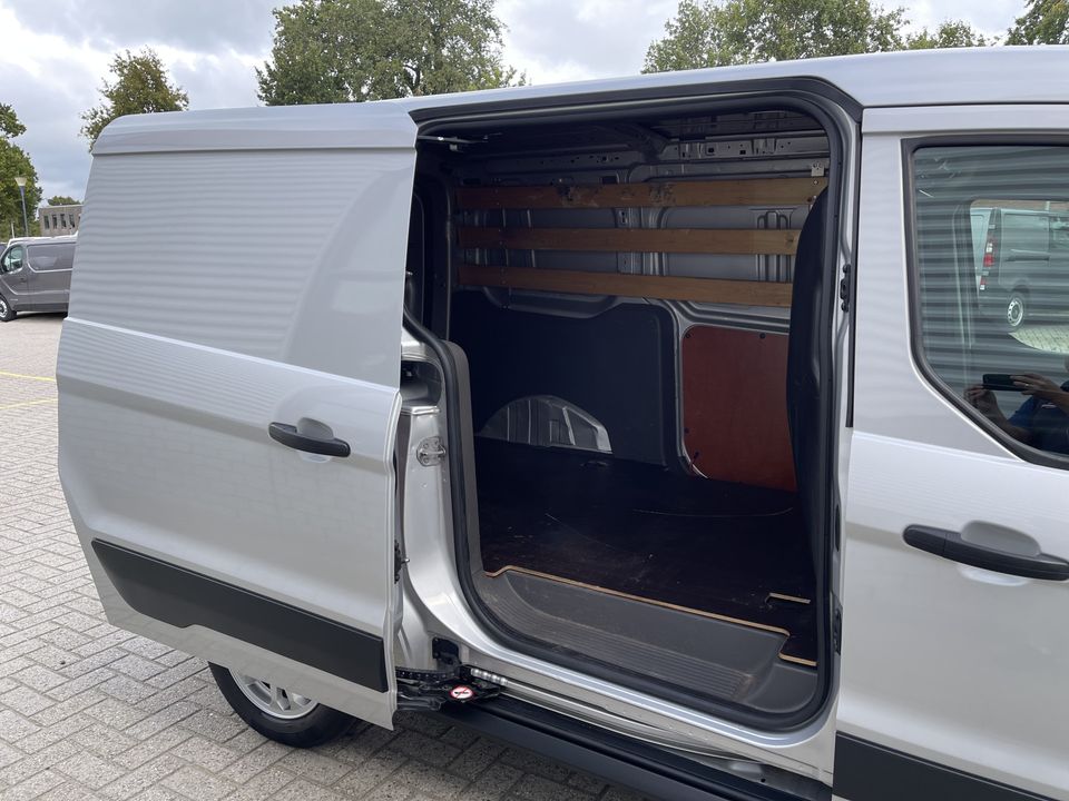 Ford Transit Connect 1.5 EcoBlue 120pk L2 Trend / vaste prijs rijklaar € 14.950 ex btw / lease vanaf € 274 / lichtmetalen velgen / trekhaak / airco / cruise / navi / camera !