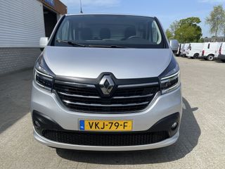 Renault Trafic 2.0 dCi 120pk T29 L2H1 Work Edition / vaste prijs rijklaar € 20.950 ex btw / lease vanaf € 375 / zilver metallic / airco / cruise / trekhaak / pdc achter / navigatie !