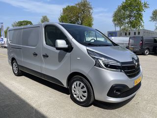 Renault Trafic 2.0 dCi 120pk T29 L2H1 Work Edition / vaste prijs rijklaar € 20.950 ex btw / lease vanaf € 375 / zilver metallic / airco / cruise / trekhaak / pdc achter / navigatie !