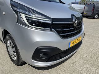 Renault Trafic 2.0 dCi 120pk T29 L2H1 Work Edition / vaste prijs rijklaar € 20.950 ex btw / lease vanaf € 375 / zilver metallic / airco / cruise / trekhaak / pdc achter / navigatie !