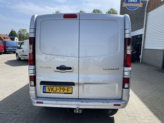 Renault Trafic 2.0 dCi 120pk T29 L2H1 Work Edition / vaste prijs rijklaar € 20.950 ex btw / lease vanaf € 375 / zilver metallic / airco / cruise / trekhaak / pdc achter / navigatie !