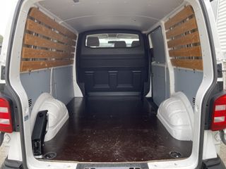 Volkswagen Transporter 2.0 TDI L1H1 / vaste prijs rijklaar € 15.950 ex btw / lease vanaf € 270 / airco / trekhaak / achterdeuren met ruiten / bijrijdersbank / euro 6 diesel !