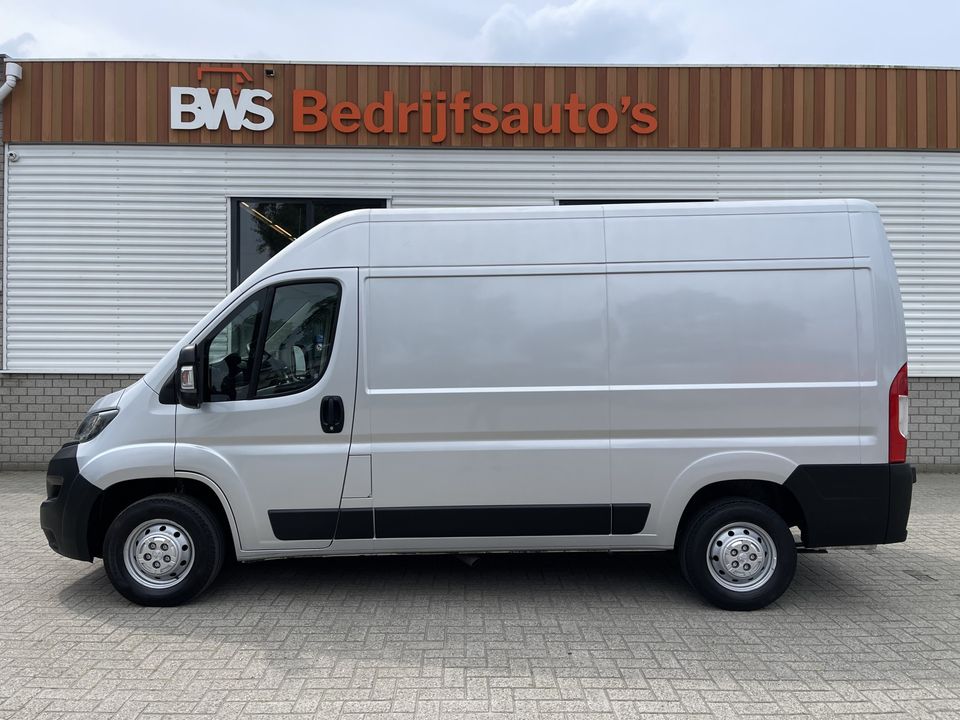 Peugeot Boxer 333 2.0 BlueHDI 164pk L2H2 Premium / vaste prijs rijklaar € 16.950 ex btw / lease vanaf € 329 / airco / cruise / navi / achteruit rijcamera / trekhaak 2500 kg !