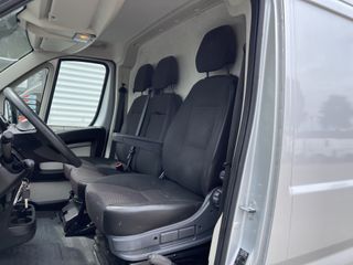 Peugeot Boxer 333 2.0 BlueHDI 164pk L2H2 Premium / vaste prijs rijklaar € 16.950 ex btw / lease vanaf € 329 / airco / cruise / navi / achteruit rijcamera / trekhaak 2500 kg !