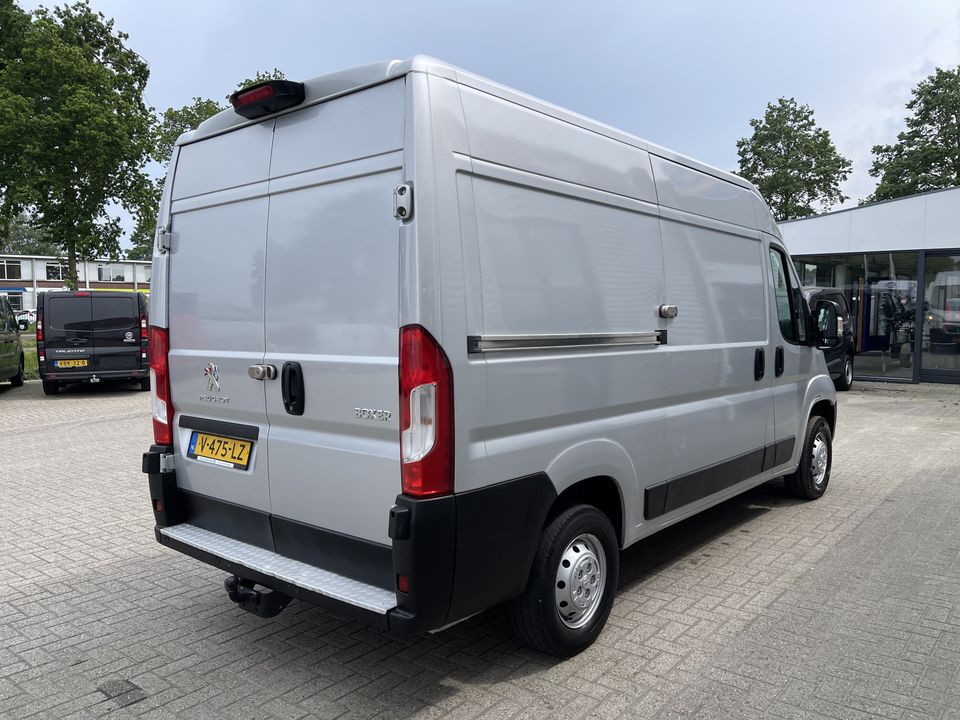 Peugeot Boxer 333 2.0 BlueHDI 164pk L2H2 Premium / vaste prijs rijklaar € 17.950 ex btw / lease vanaf € 329 / airco / cruise / navi / achteruit rijcamera / trekhaak 2500 kg !