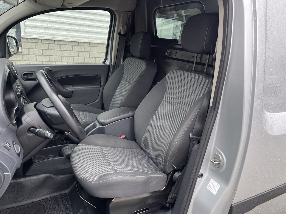 Mercedes-Benz Citan 108 CDI BlueEFFICIENCY Business Professional / vaste prijs rijklaar € 10.950 ex btw / lease vanaf € 200 / airco / ramen rondom / zilver metallic / pdc achter !