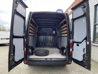 Opel Movano 2.3 CDTI 130pk L2H2 / vaste prijs rijklaar € 19.950 ex btw / lease vanaf € 366 / airco / cruise / navigatie / pdc achter / zwart metallic / geveerde chauffeurs stoel !