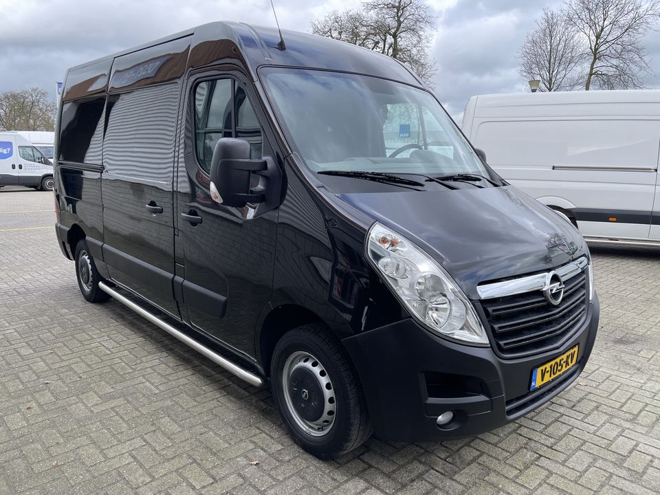 Opel Movano 2.3 CDTI 130pk L2H2 / vaste prijs rijklaar € 19.950 ex btw / lease vanaf € 366 / airco / cruise / navigatie / pdc achter / zwart metallic / geveerde chauffeurs stoel !