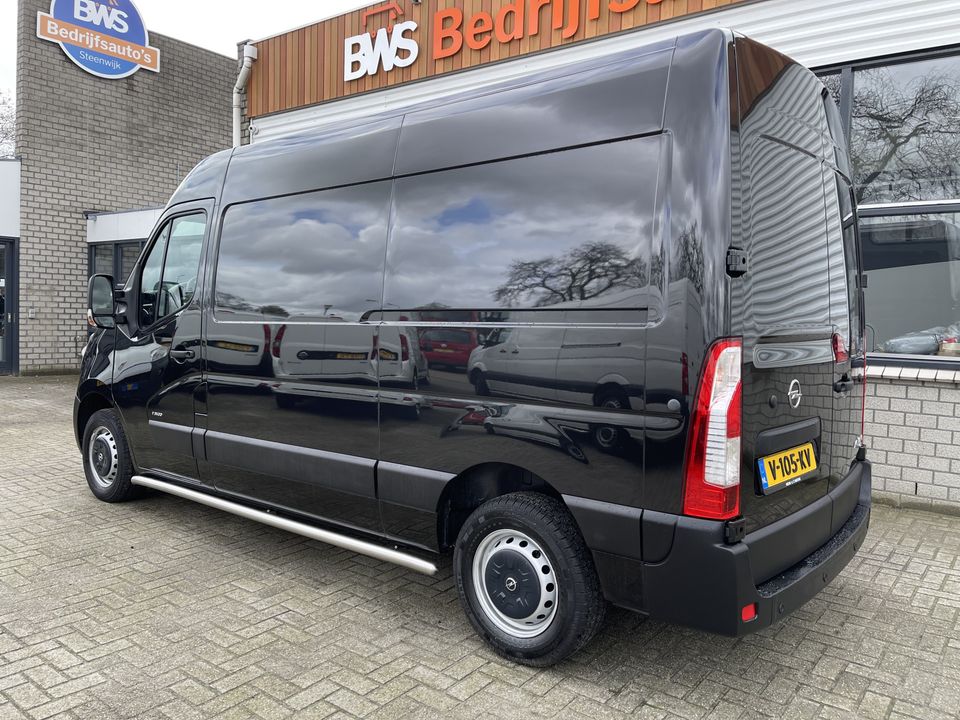 Opel Movano 2.3 CDTI 130pk L2H2 / vaste prijs rijklaar € 19.950 ex btw / lease vanaf € 366 / airco / cruise / navigatie / pdc achter / zwart metallic / geveerde chauffeurs stoel !