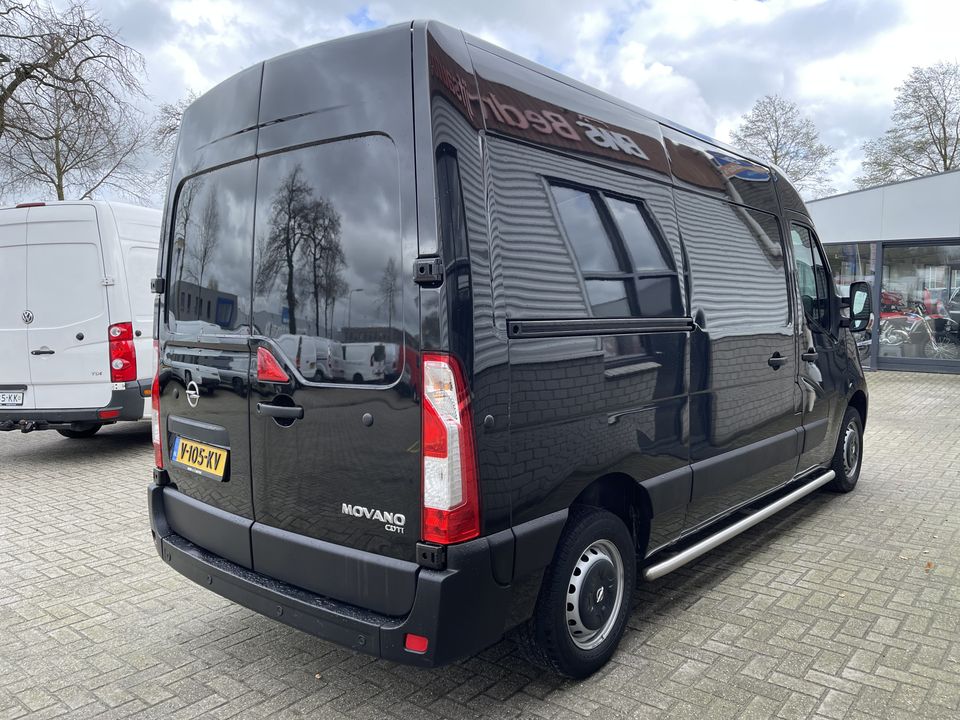 Opel Movano 2.3 CDTI 130pk L2H2 / vaste prijs rijklaar € 19.950 ex btw / lease vanaf € 366 / airco / cruise / navigatie / pdc achter / zwart metallic / geveerde chauffeurs stoel !