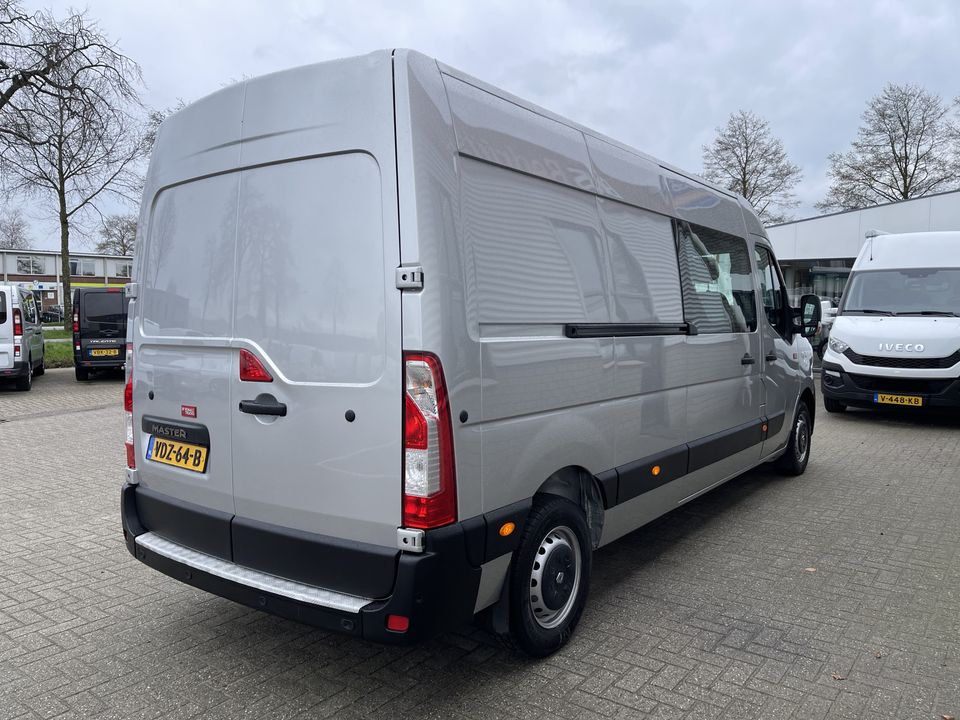 Renault Master T35 2.3 dCi 135 L3H2 DC 7 persoons / vaste prijs rijklaar € 25.850 ex btw / lease vanaf € 462 / airco / cruise / navi / trekhaak 2500 kg / pdc voor en achter / achteruit rijcamera !