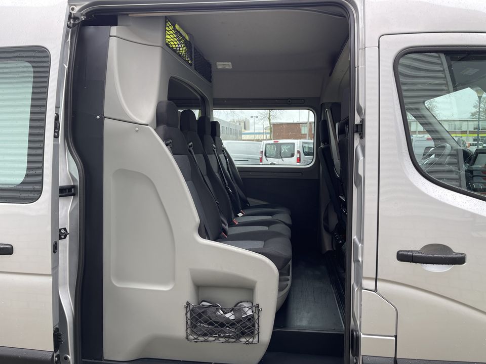 Renault Master T35 2.3 dCi 135 L3H2 DC 7 persoons / vaste prijs rijklaar € 25.850 ex btw / lease vanaf € 462 / airco / cruise / navi / trekhaak 2500 kg / pdc voor en achter / achteruit rijcamera !