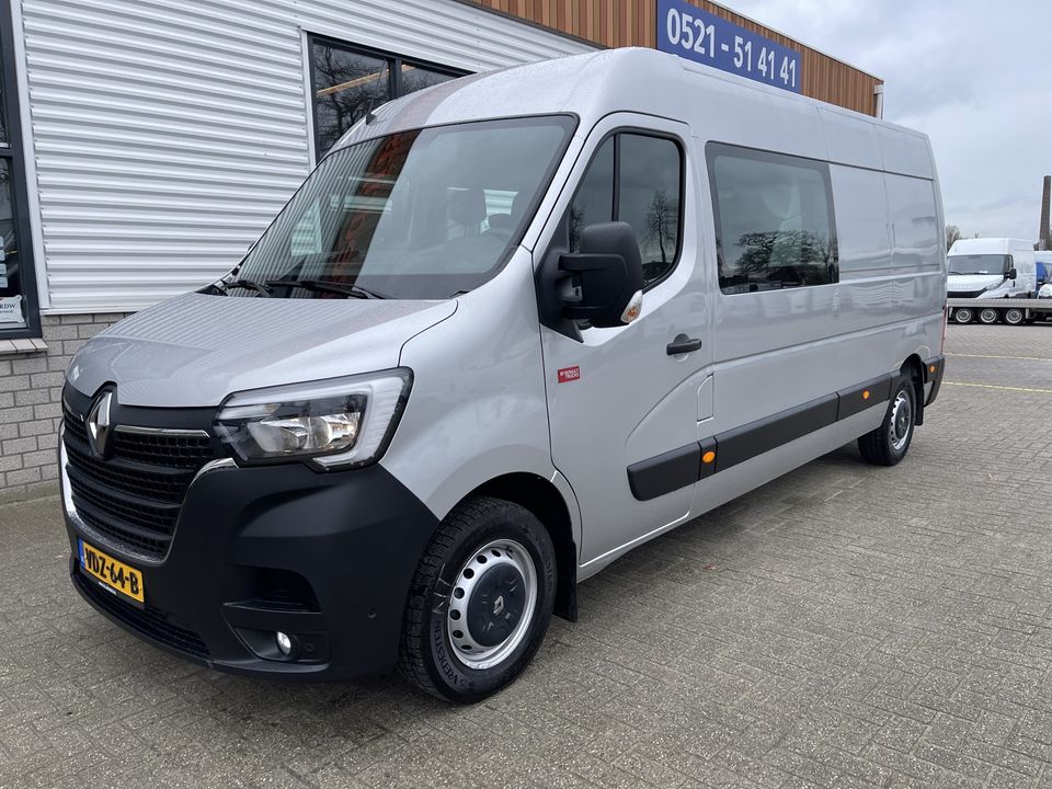 Renault Master T35 2.3 dCi 135 L3H2 DC 7 persoons / vaste prijs rijklaar € 25.850 ex btw / lease vanaf € 462 / airco / cruise / navi / trekhaak 2500 kg / pdc voor en achter / achteruit rijcamera !