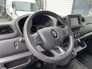 Renault Master T35 2.3 dCi 135 L3H2 DC 7 persoons / vaste prijs rijklaar € 25.850 ex btw / lease vanaf € 462 / airco / cruise / navi / trekhaak 2500 kg / pdc voor en achter / achteruit rijcamera !