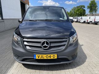 Mercedes-Benz Vito 110 CDI Lang L2H1 / vaste prijs rijklaar € 17.950 ex btw / lease vanaf € 348 / zwart metallic / airco / cruise / navigatie / bouwjaar 2021