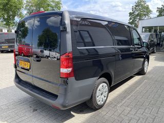 Mercedes-Benz Vito 110 CDI Lang L2H1 / vaste prijs rijklaar € 17.950 ex btw / lease vanaf € 348 / zwart metallic / airco / cruise / navigatie / bouwjaar 2021