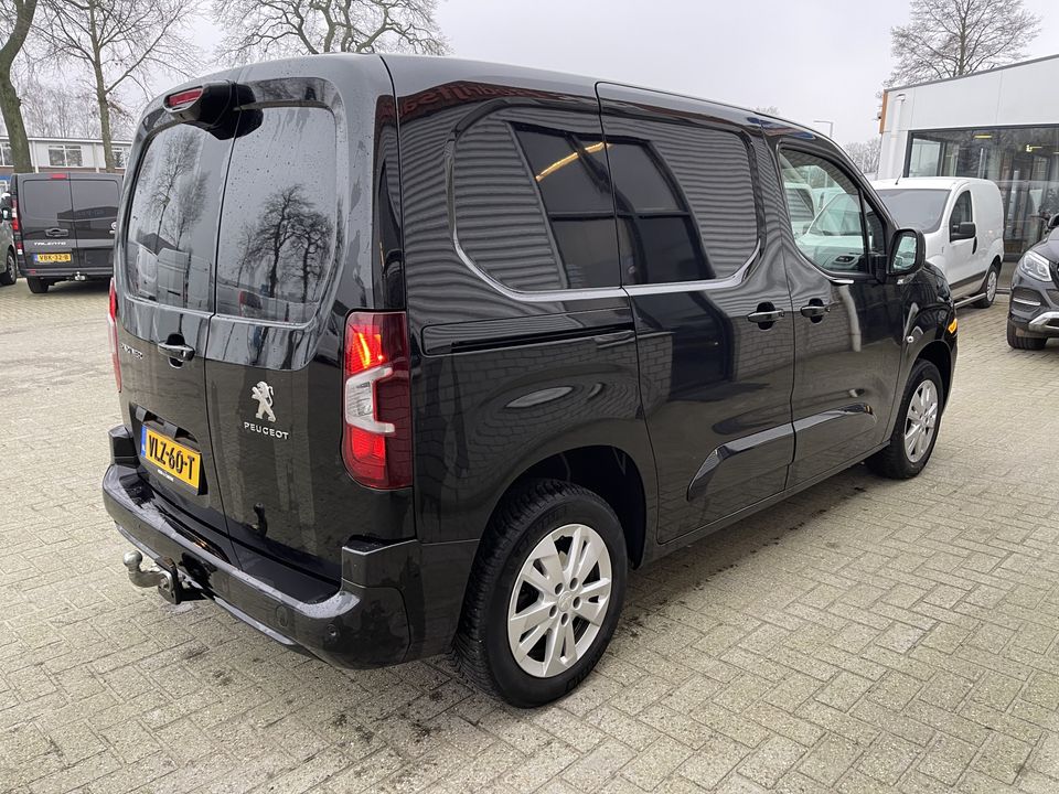 Peugeot Partner 1.5 BlueHDI automaat Asphalt / vaste prijs rijklaar € 14.950 ex btw / lease vanaf € 283 / dubbel schuifdeur / lichtemetalen velgen / airco / cruise / camera / trekhaak !