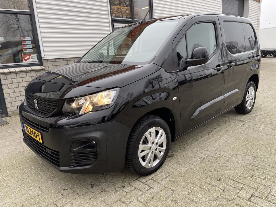 Peugeot Partner 1.5 BlueHDI automaat Asphalt / vaste prijs rijklaar € 14.950 ex btw / lease vanaf € 283 / dubbel schuifdeur / lichtemetalen velgen / airco / cruise / camera / trekhaak !