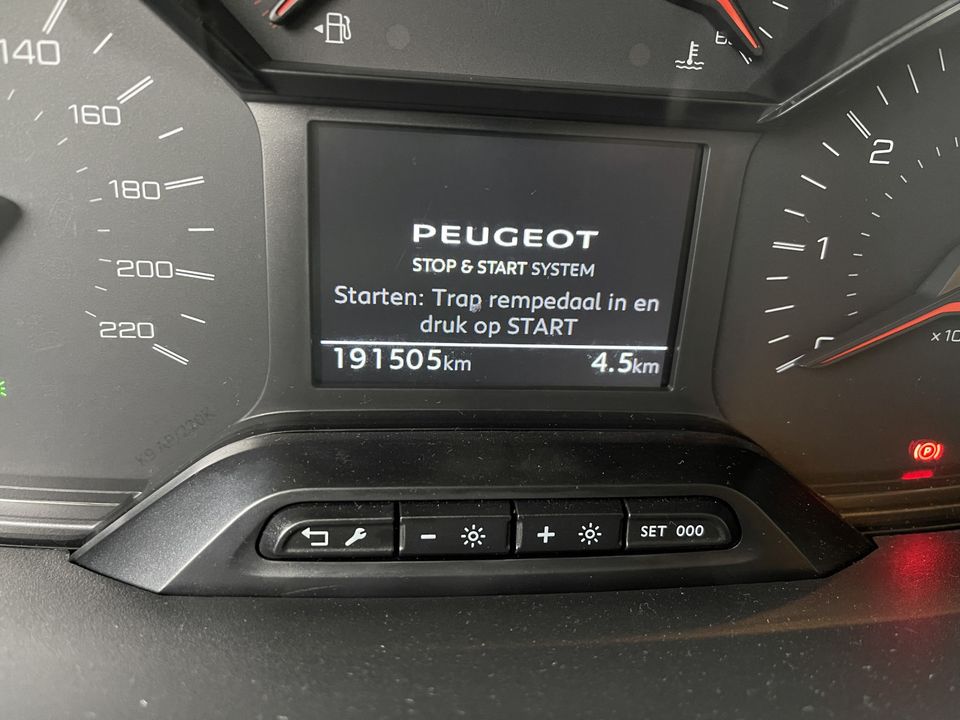 Peugeot Partner 1.5 BlueHDI automaat Asphalt / vaste prijs rijklaar € 14.950 ex btw / lease vanaf € 283 / dubbel schuifdeur / lichtemetalen velgen / airco / cruise / camera / trekhaak !