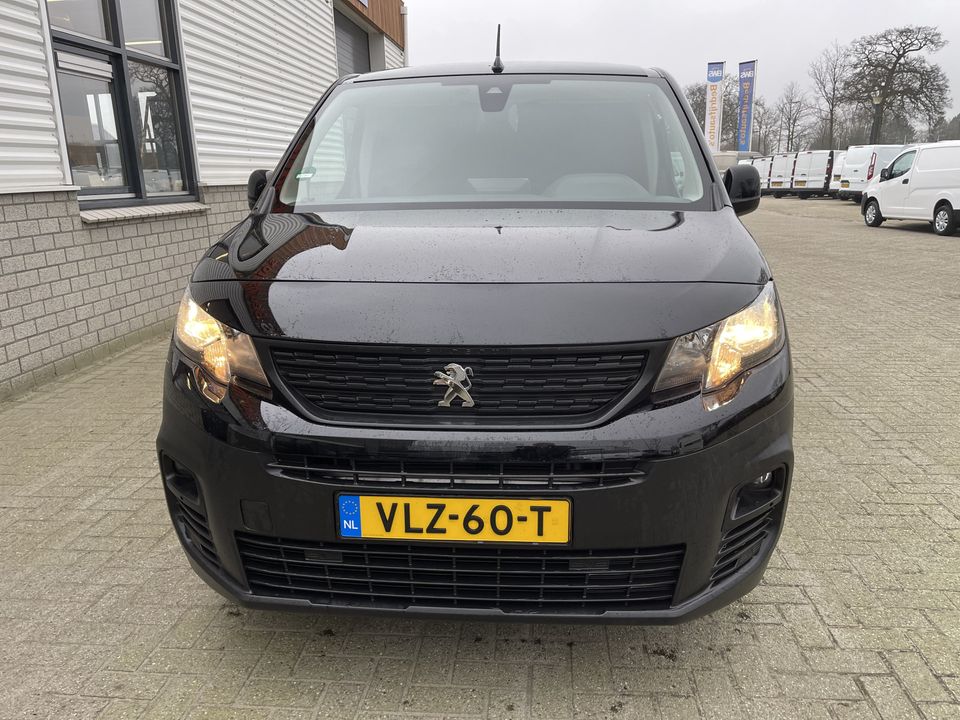 Peugeot Partner 1.5 BlueHDI automaat Asphalt / vaste prijs rijklaar € 14.950 ex btw / lease vanaf € 283 / dubbel schuifdeur / lichtemetalen velgen / airco / cruise / camera / trekhaak !