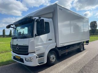 Mercedes-Benz Atego 824 Euro6 Bakwagen met Laadklep 1.000 KG / C1 Rijbewijs / Automaat / Airco / Cruise Control / Vangmuil / 40.643 KM !!