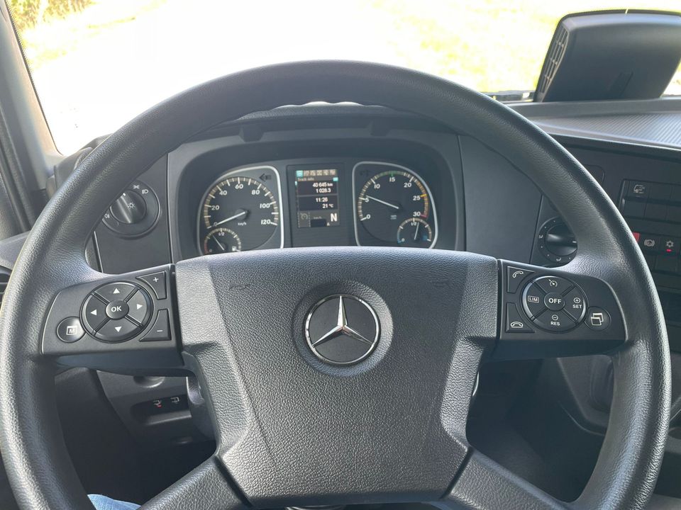 Mercedes-Benz Atego 824 Euro6 Bakwagen met Laadklep 1.000 KG / C1 Rijbewijs / Automaat / Airco / Cruise Control / Vangmuil / 40.643 KM !!