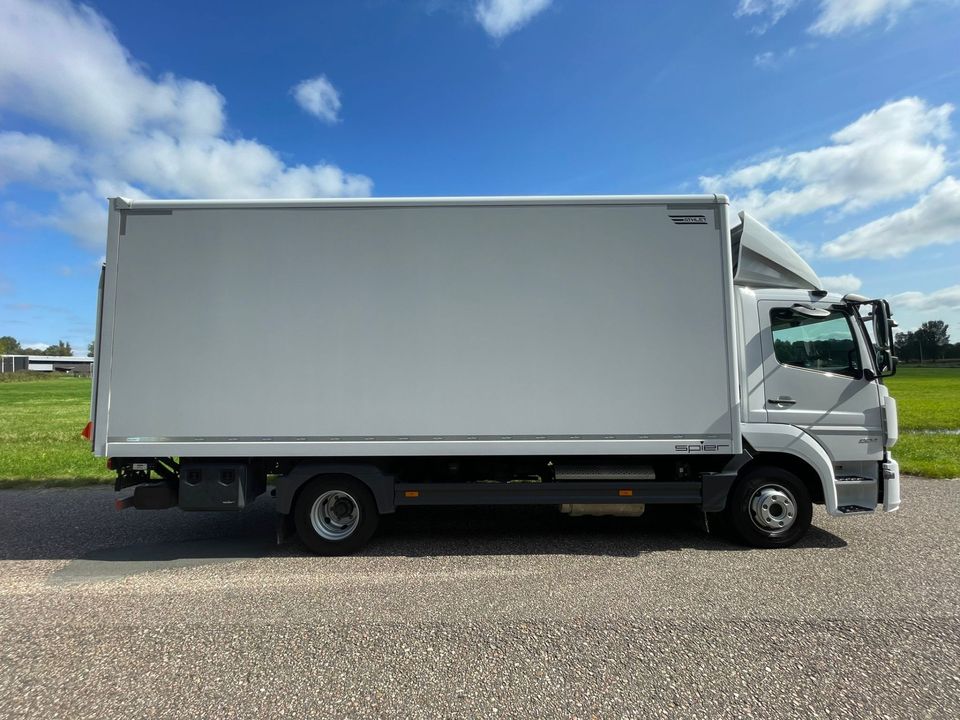 Mercedes-Benz Atego 824 Euro6 Bakwagen met Laadklep 1.000 KG / C1 Rijbewijs / Automaat / Airco / Cruise Control / Vangmuil / 40.643 KM !!