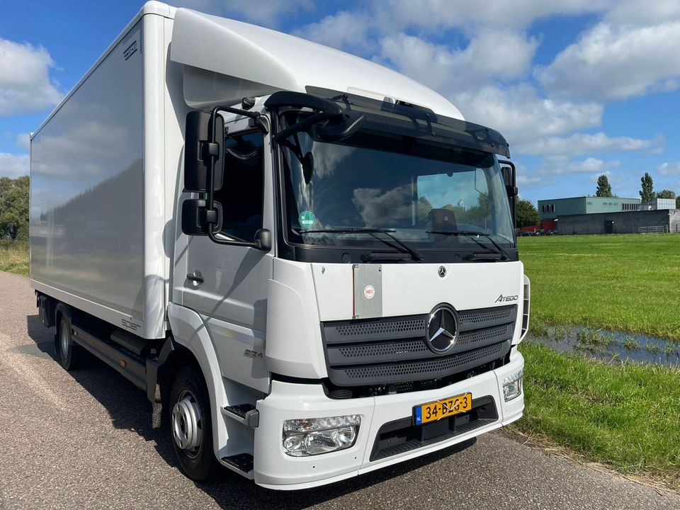 Mercedes-Benz Atego 824 Euro6 Bakwagen met Laadklep 1.000 KG / C1 Rijbewijs / Automaat / Airco / Cruise Control / Vangmuil / 40.643 KM !!