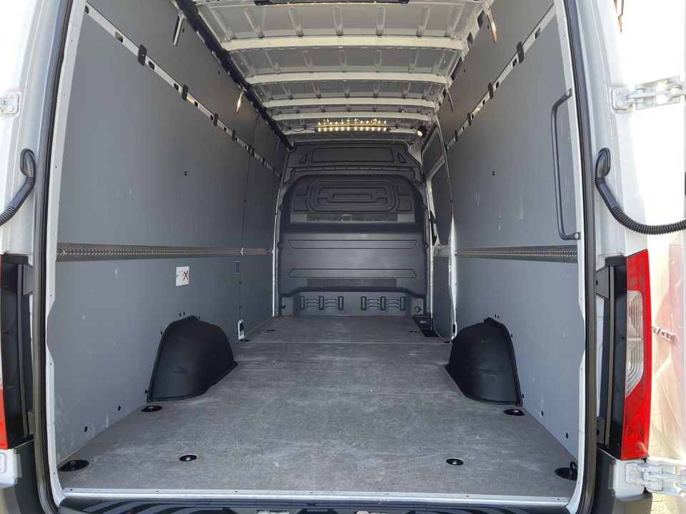 Mercedes-Benz Sprinter 317 1.9 CDI 170pk L3H2 RWD Functional / rijklaar € 38.950 ex btw / lease vanaf € 893 / trekhaak + opstap achter / 270 graden deuren / achteruit rijcamera !