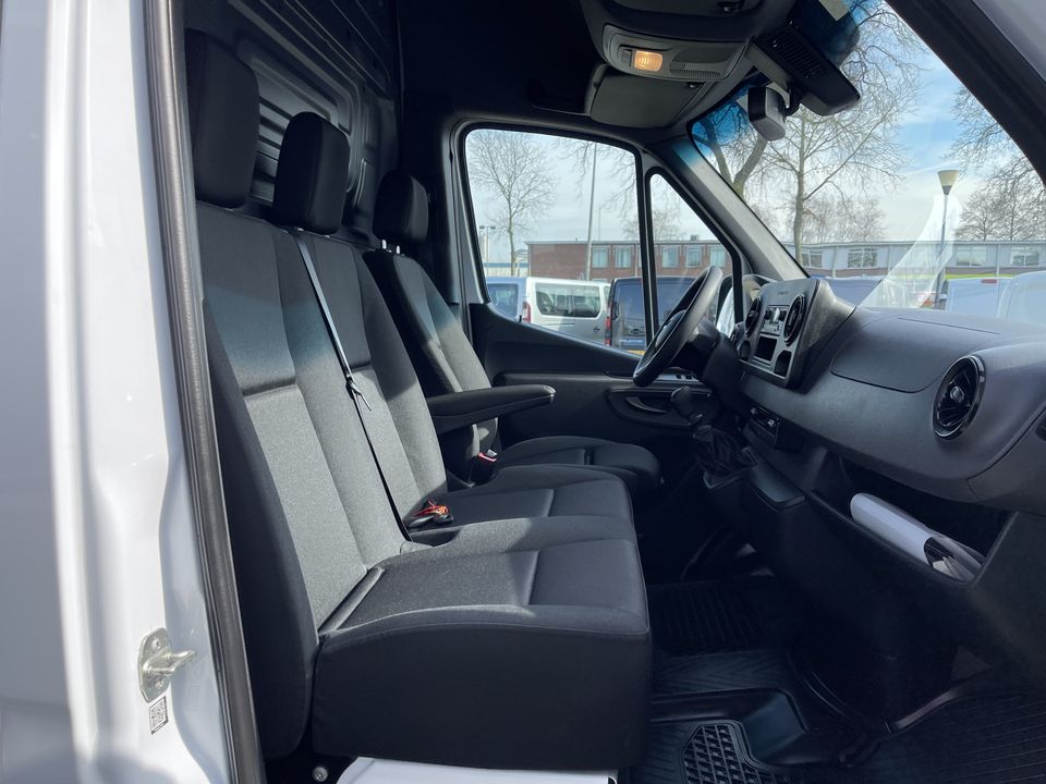 Mercedes-Benz Sprinter 317 1.9 CDI 170pk L3H2 RWD Functional / rijklaar € 38.950 ex btw / lease vanaf € 893 / trekhaak + opstap achter / 270 graden deuren / achteruit rijcamera !