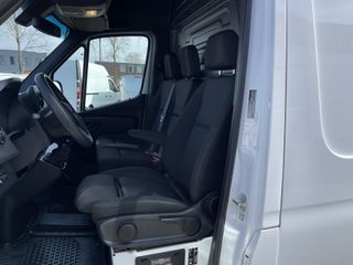 Mercedes-Benz Sprinter 317 1.9 CDI 170pk L3H2 RWD Functional / rijklaar € 38.950 ex btw / lease vanaf € 893 / trekhaak + opstap achter / 270 graden deuren / achteruit rijcamera !