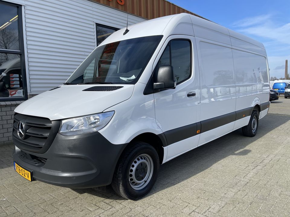 Mercedes-Benz Sprinter 317 1.9 CDI 170pk L3H2 RWD Functional / rijklaar € 38.950 ex btw / lease vanaf € 893 / trekhaak + opstap achter / 270 graden deuren / achteruit rijcamera !