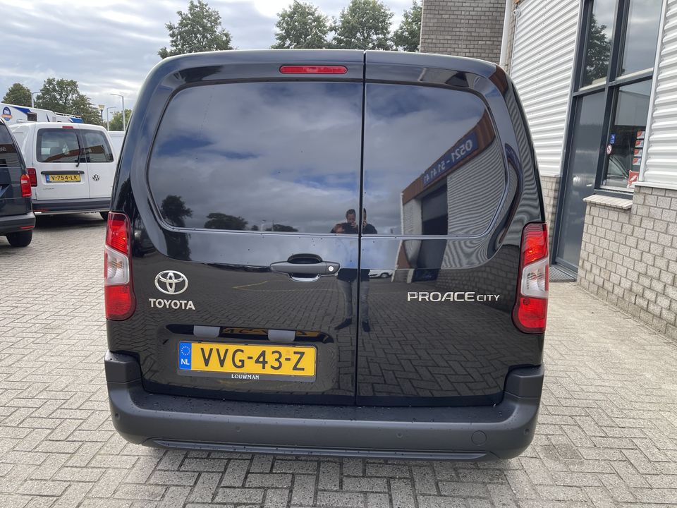 Toyota ProAce CITY 1.5 D-4D 102pk L1H1 Live / rijklaar € 19.950 ex btw / lease vanaf € 366 / direct leverbaar / fabrieksgarantie tot 28-04-2025 ! airco / cruise / Apple Carplay