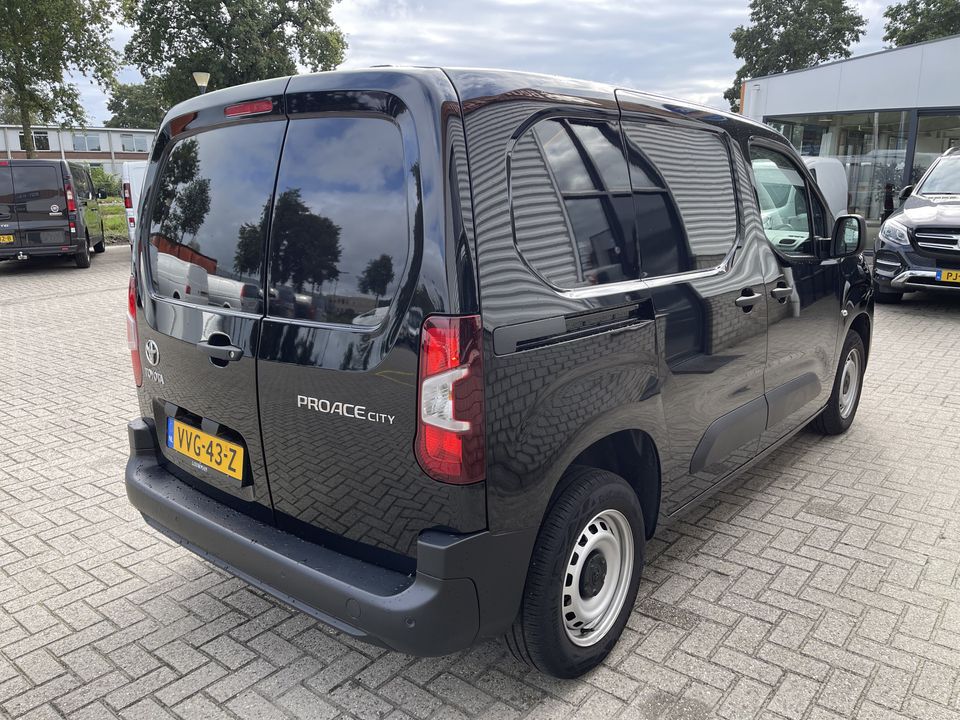 Toyota ProAce CITY 1.5 D-4D 102pk L1H1 Live / rijklaar € 19.950 ex btw / lease vanaf € 366 / direct leverbaar / fabrieksgarantie tot 28-04-2025 ! airco / cruise / Apple Carplay