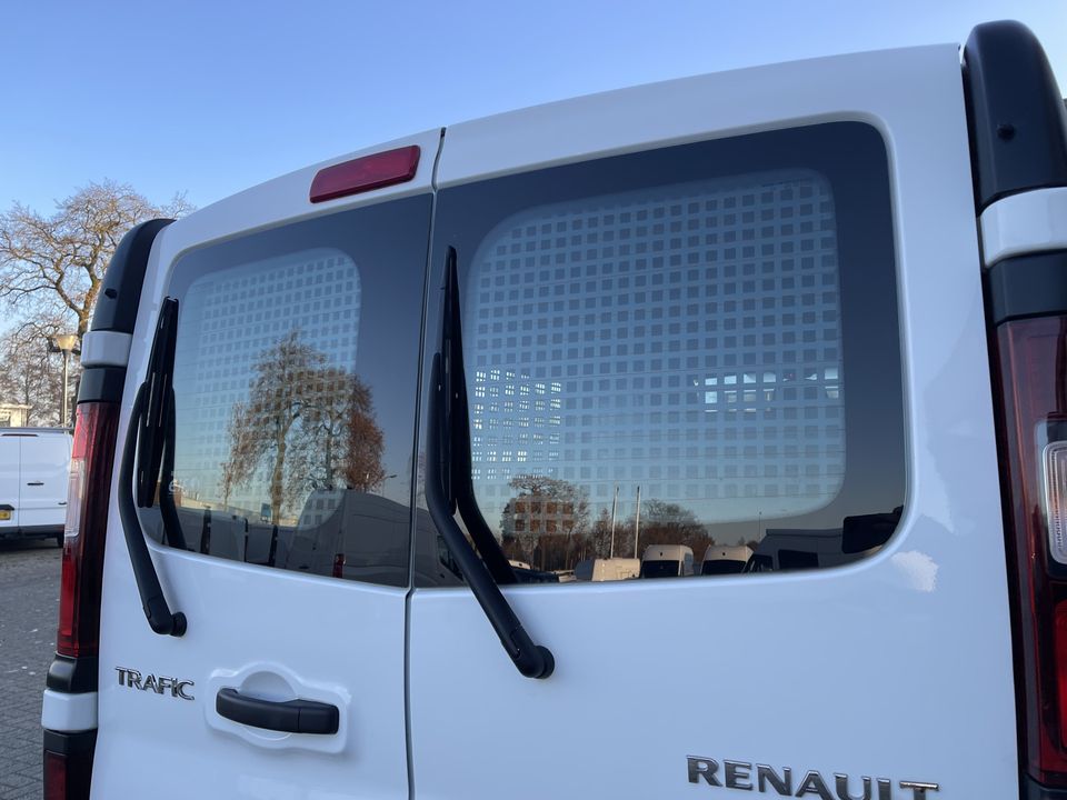 Renault Trafic 1.6 dCi 125pk T29 L1H1 Comfort Energy / rijklaar € 17.950 ex btw / lease vanaf € 380 / airco / cruise / navi / schuifdeur links en rechts !