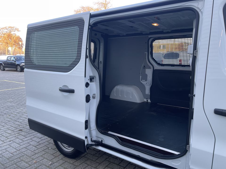 Renault Trafic 1.6 dCi 125pk T29 L1H1 Comfort Energy / rijklaar € 17.950 ex btw / lease vanaf € 380 / airco / cruise / navi / schuifdeur links en rechts !