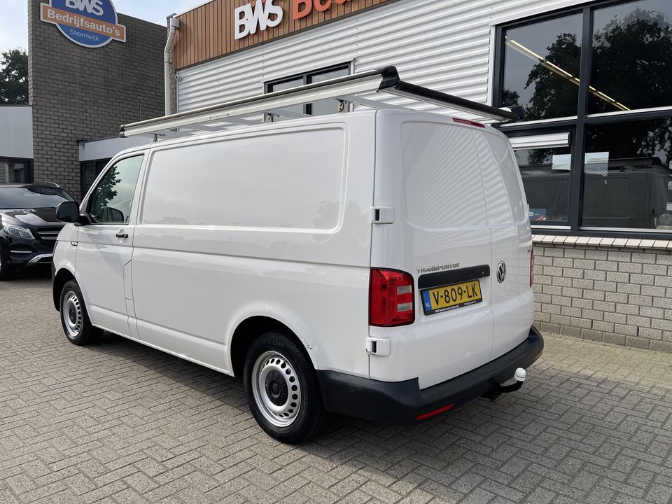 Volkswagen Transporter 2.0 TDI L1H1 Comfortline / vaste prijs rijklaar € 14.950 ex btw / euro 6 diesel / lease vanaf € 274 / airco / cruise / imperial / trekhaak / Bott ingerichte laadruimte !