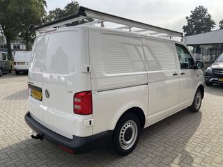 Volkswagen Transporter 2.0 TDI L1H1 Comfortline / vaste prijs rijklaar € 14.950 ex btw / euro 6 diesel / lease vanaf € 274 / airco / cruise / imperial / trekhaak / Bott ingerichte laadruimte !