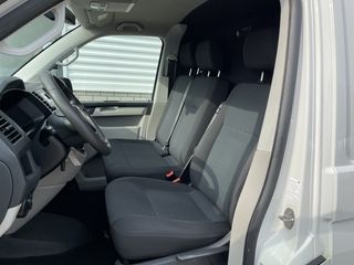 Volkswagen Transporter 2.0 TDI L1H1 Comfortline / vaste prijs rijklaar € 14.950 ex btw / euro 6 diesel / lease vanaf € 274 / airco / cruise / imperial / trekhaak / Bott ingerichte laadruimte !