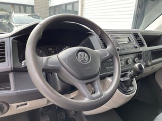 Volkswagen Transporter 2.0 TDI L1H1 Comfortline / vaste prijs rijklaar € 14.950 ex btw / euro 6 diesel / lease vanaf € 274 / airco / cruise / imperial / trekhaak / Bott ingerichte laadruimte !