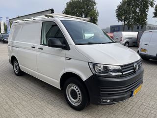 Volkswagen Transporter 2.0 TDI L1H1 Comfortline / vaste prijs rijklaar € 14.950 ex btw / euro 6 diesel / lease vanaf € 274 / airco / cruise / imperial / trekhaak / Bott ingerichte laadruimte !