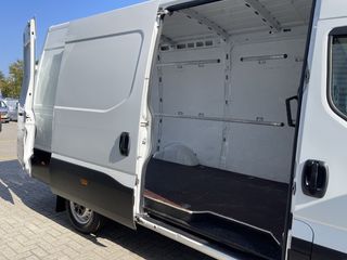 Iveco Daily 35S16V 2.3 automaat L2H2 / vaste prijs rijklaar € 27.950 ex btw / lease vanaf € 500 / climate control / mag 3500 kg trekken / parkeersensoren achter / 270 graden achterdeuren