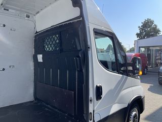 Iveco Daily 35S16V 2.3 automaat L2H2 / vaste prijs rijklaar € 27.950 ex btw / lease vanaf € 500 / climate control / mag 3500 kg trekken / parkeersensoren achter / 270 graden achterdeuren