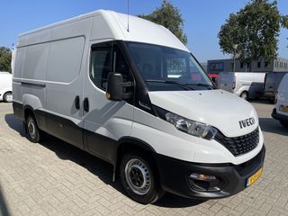 Iveco Daily 35S16V 2.3 automaat L2H2 / vaste prijs rijklaar € 27.950 ex btw / lease vanaf € 500 / climate control / mag 3500 kg trekken / parkeersensoren achter / 270 graden achterdeuren