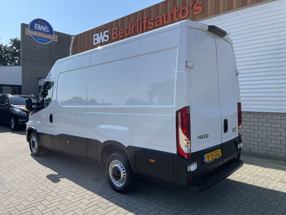 Iveco Daily 35S16V 2.3 automaat L2H2 / vaste prijs rijklaar € 27.950 ex btw / lease vanaf € 500 / climate control / mag 3500 kg trekken / parkeersensoren achter / 270 graden achterdeuren