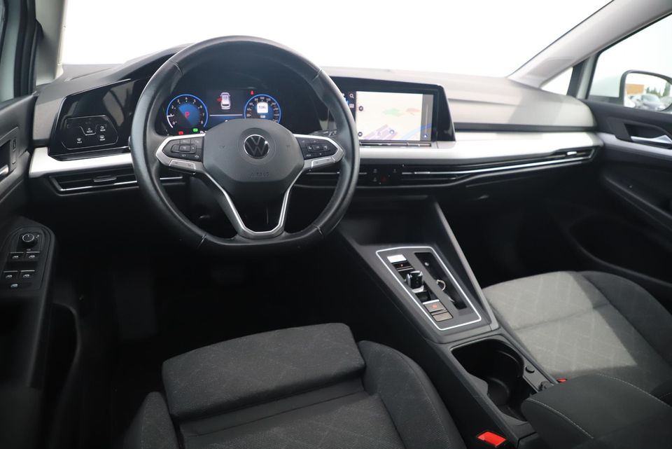 Volkswagen GOLF Variant 1.0 eTSI Life 110PK Automaat Virtual Cockpit 17 inch LMV Navigatie PDC Sfeerverlichting Carplay Android Getint Glas Adaptive Cruise Lane Assist Memory Elektrische Sportstoel