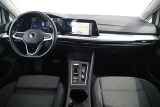 Volkswagen GOLF Variant 1.0 eTSI Life 110PK Automaat Virtual Cockpit 17 inch LMV Navigatie PDC Sfeerverlichting Carplay Android Getint Glas Adaptive Cruise Lane Assist Memory Elektrische Sportstoel