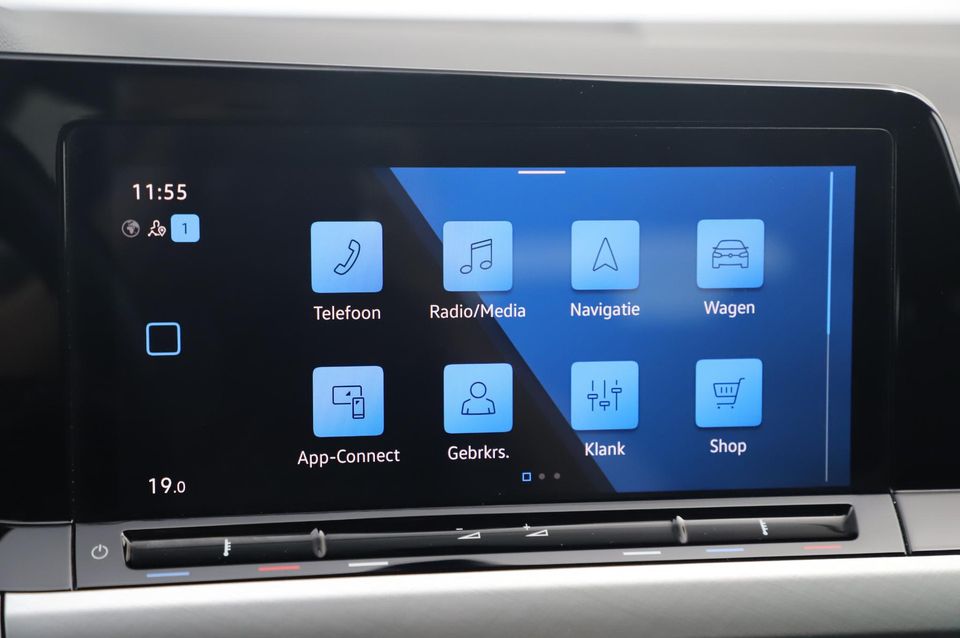 Volkswagen GOLF Variant 1.0 eTSI Life 110PK Automaat Virtual Cockpit 17 inch LMV Navigatie PDC Sfeerverlichting Carplay Android Getint Glas Adaptive Cruise Lane Assist Memory Elektrische Sportstoel