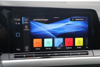 Volkswagen GOLF Variant 1.0 eTSI Life 110PK Automaat Virtual Cockpit 17 inch LMV Navigatie PDC Sfeerverlichting Carplay Android Getint Glas Adaptive Cruise Lane Assist Memory Elektrische Sportstoel