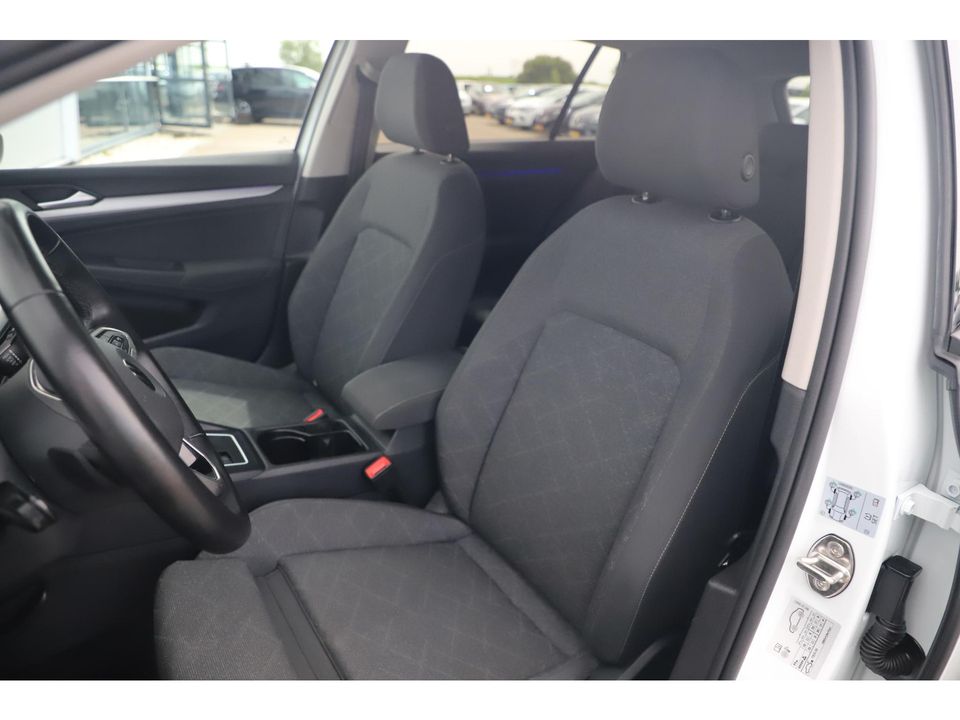 Volkswagen GOLF Variant 1.0 eTSI Life 110PK Automaat Virtual Cockpit 17 inch LMV Navigatie PDC Sfeerverlichting Carplay Android Getint Glas Adaptive Cruise Lane Assist Memory Elektrische Sportstoel